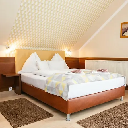 Hotel Pavai